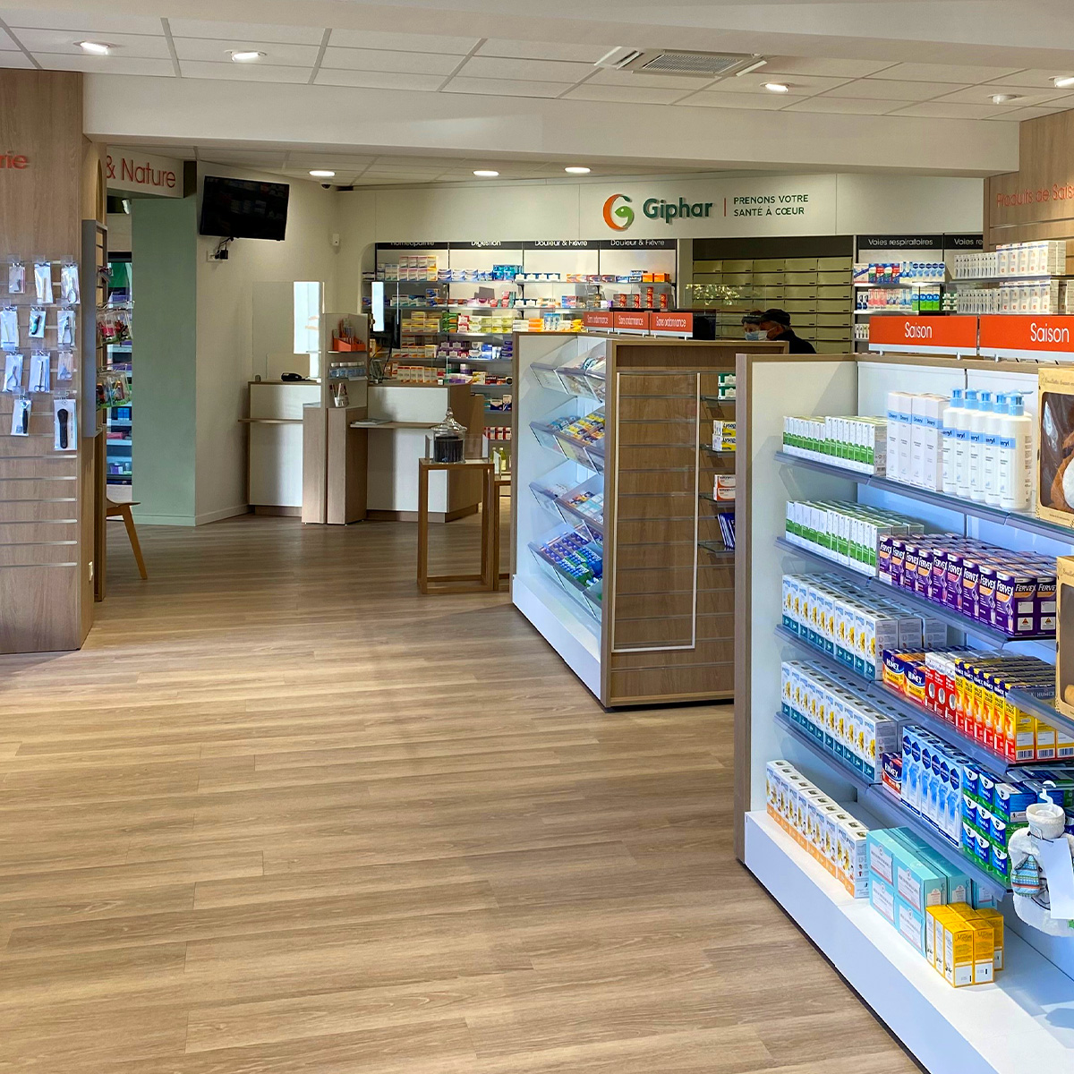 Pose de parquet flottant dans une pharmacie